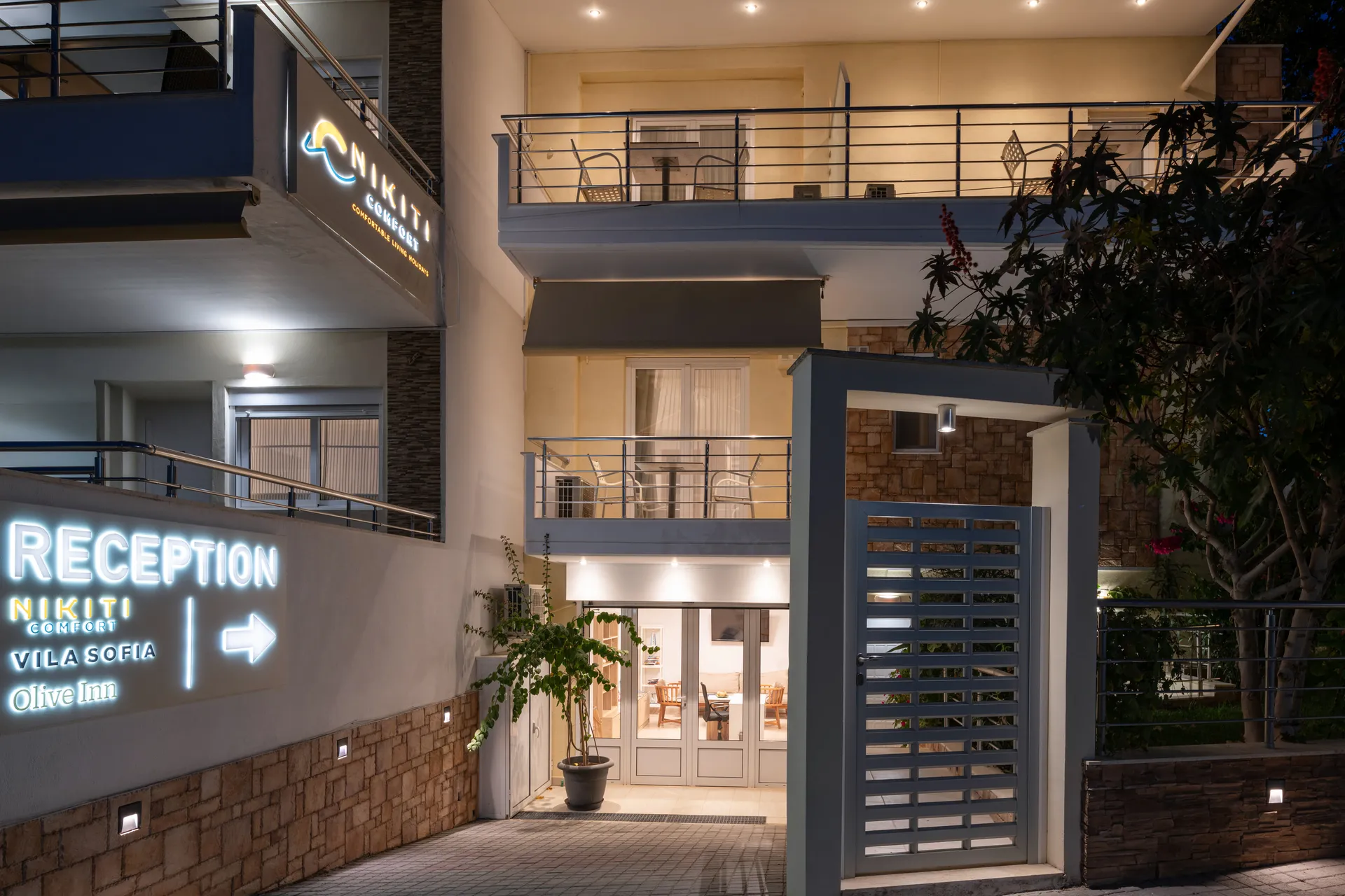 Tiara Holidays - Nikiti Comfort - ulaz